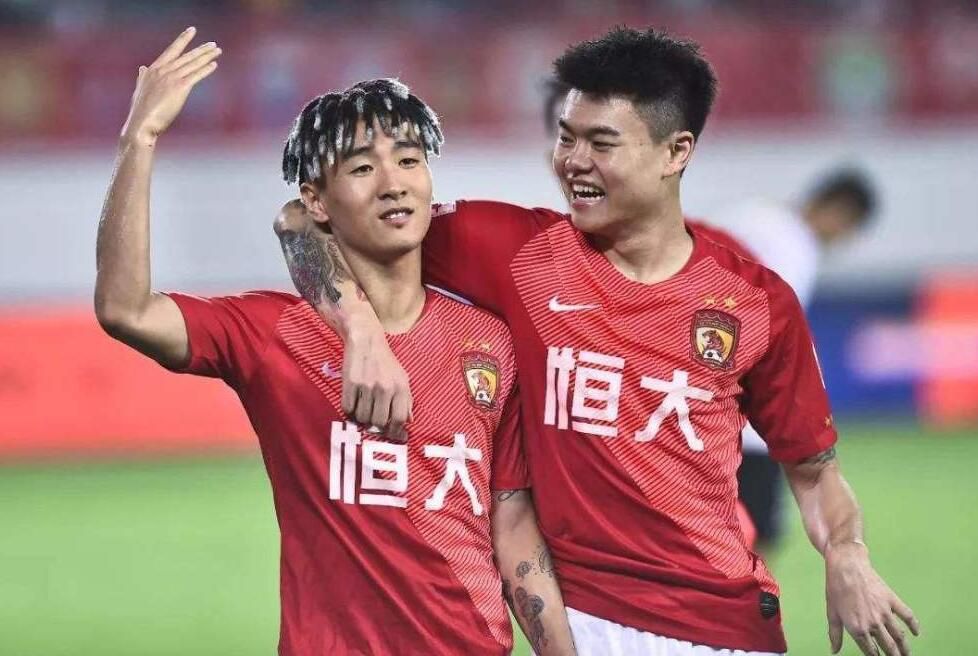 在安菲尔德的这6场比赛中，萨拉赫2次因脱衣庆祝进球而吃到黄牌，而曼联只打进1球。